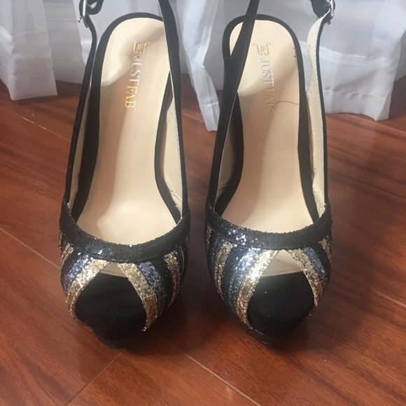 New, never worn beautiful heels! - Picture 3 of 6